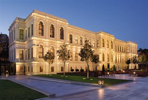 Four Seasons Istanbul at the Bosphorus .